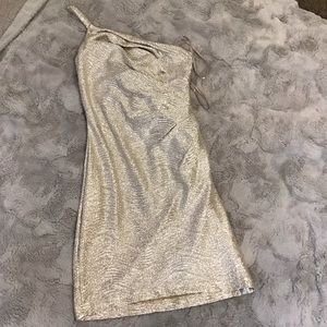 Hailey Logan Adrianna Papell $149 Gold Metallic